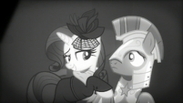 Rarity smiling at the guard S5E15