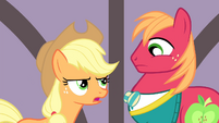 Applejack "couldn't bring herself to come into the spotlight" S4E14