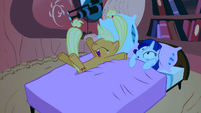 Applejack shocking Rarity in bed S1E8