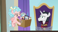 Cozy holding a box of personal stuff S8E26