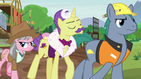 Expert ponies angrily storm off S7E5