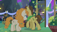 Grand Pear leaving the wedding ceremony S7E13