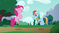 Pinkie catches the cookie in her mouth S6E15