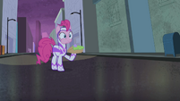 Pinkie with cake S4E06