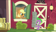 S06E10 Spike przychodzi do Applejack po nowe placki