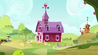 A nice scenery of Sweet Apple Acres.