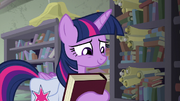 Twilight holding her copy of Perfection S9E5