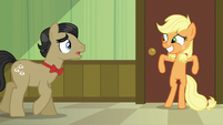 Filthy Rich finds Applejack again in the hallway S6E23