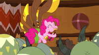 Pinkie playing yovidaphone for the yaks S8E18