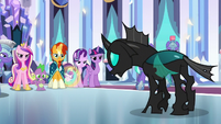 Ponies glaring resentfully at Thorax S6E16