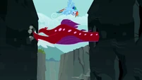 Rainbow Dash flying around the Quarray eel S2E07.png (319 KB) Watch out, Rainbow Dash!