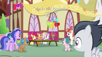 Rumble notices the Cutie Mark Crusaders in town S7E21