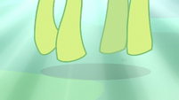 Thorax's new hooves lower to the ground S6E26