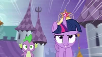 Twilight and Spike dash through Canterlot S4E01