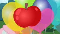 Balloon shaped like an apple S4E09