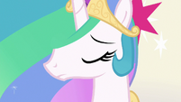 Celestia sadly lowers her head S7E1