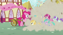 Fillies stampede past Pinkie and Rainbow S7E23