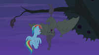 Flutterbat hisses at Rainbow Dash S4E07