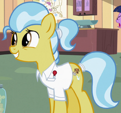 Mane Goodall smiling at Spike S2E10.png
