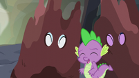 Spike surrounded by happy friends S6E5