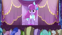 Starstreak's fashion model on the runway S7E9.png (852 KB)