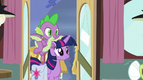 Twilight and Spike enter the Hay Burger S9E16