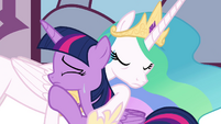 Twilight hugging Celestia while teary-eyed S4E26