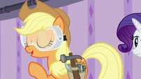 Applejack "without all that laundry" S6E10