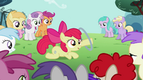 Apple Bloom shows off her new talent S2E06