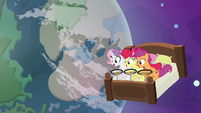 Crusaders fly around the world on a bed S9E22