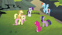 Rainbow Dash joins her friends S4E04