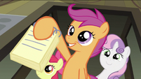 Scootaloo showing notebook S2E23