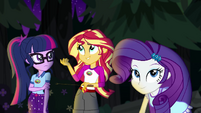 Sunset Shimmer amused by her friends EG4