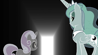 Sweetie Belle and Luna see an opened door S4E19