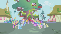 Twilight Sparkle Crowd of Clamoring Ponies S1E3