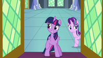 Twilight and Starlight in the throne room door S8E2