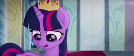 Twilight telling herself "just go in there" MLPTM
