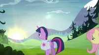 Twilight trotting back to the balloon S5E23