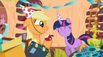 Applejack eating an apple S02E10