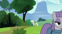 Derpy appears from down the road S7E4