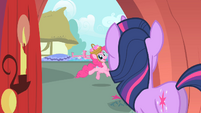 Pinkie Pie 'You should really just read them' S1E25
