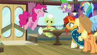 Pinkie happily bouncing to the table S9E16