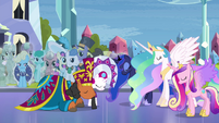 Princesses bow to the duke and duchess S4E25