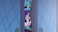 Starlight and Trixie in the throne room doorway S6E25
