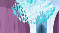 The Crystal Heart shatters S6E1