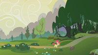 Apple Bloom heading into the Everfree Forest S1E09