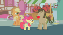 Dr. Hooves with apple in mouth S1E12
