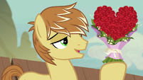 Feather Bangs presents heart-shaped bouquet of roses S7E8
