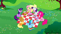 Main 6 having a picnic 2 S02E25