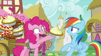 Pinkie Pie gives Rainbow another lemon meringue S7E23